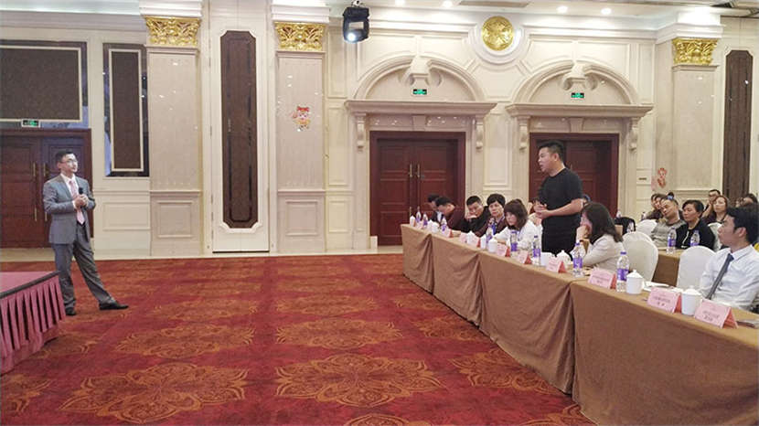 午夜成人精品视频